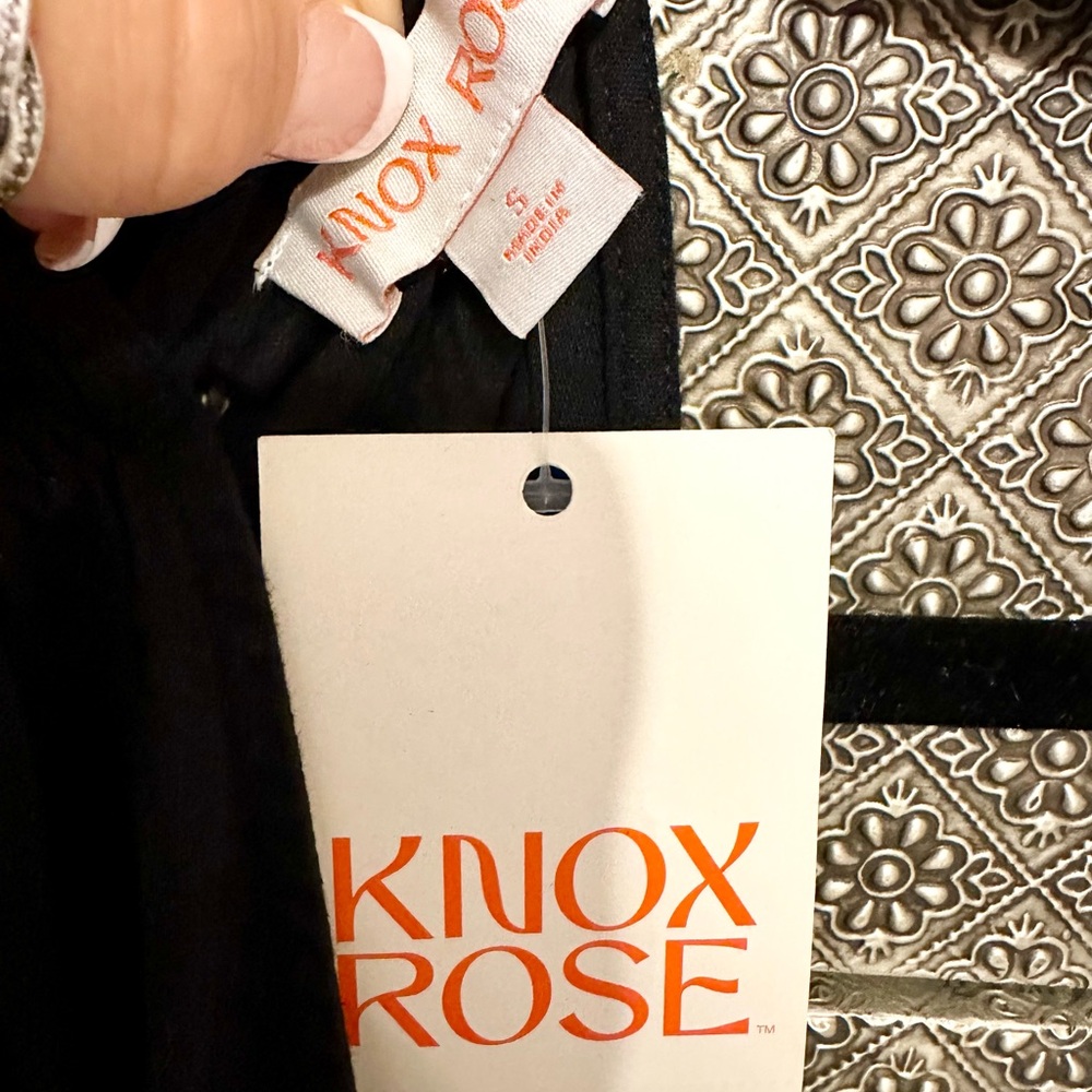 NWT KNOX ROSE Embroidered Top - Picture 3 of 3